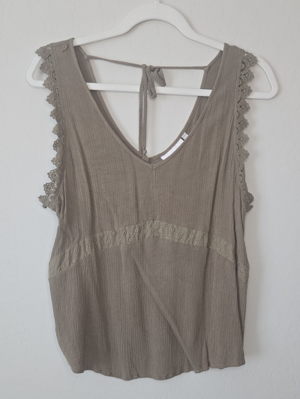 Sleeveless V-Neck Eyelet & Crochet Trim Tank Top - Olive